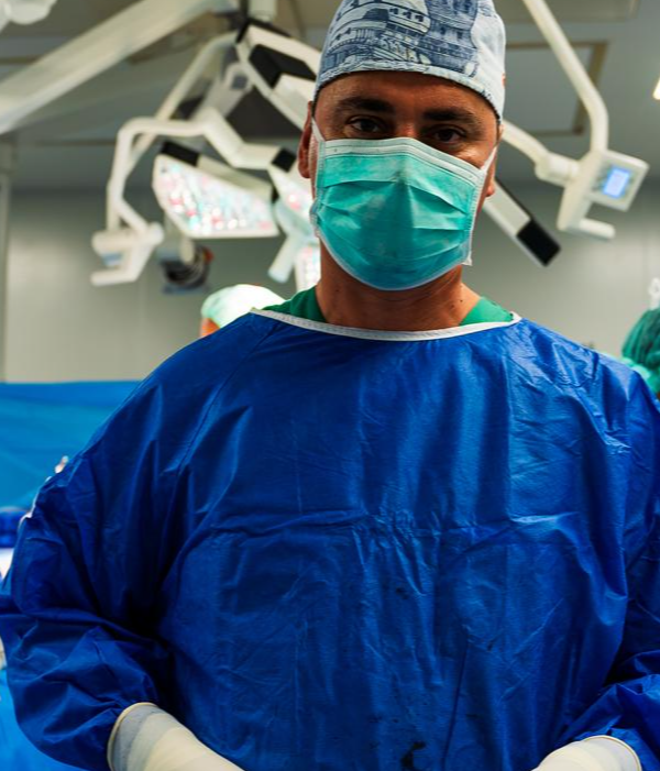 ORTOPEDIE-TRAUMATOLOGIE: Intervenție chirurgicală de protezare a șoldului prin abord direct anterior minim-invaziv la un fost sportiv de performanță