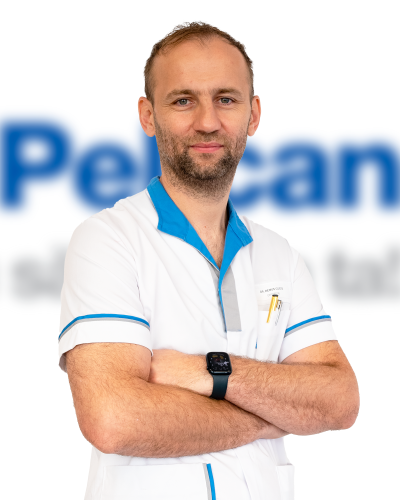ORTOPEDIE-TRAUMATOLOGIE: Intervenție chirurgicală practicată rar în România de protezare de cot, realizată cu succes la Spitalul Pelican