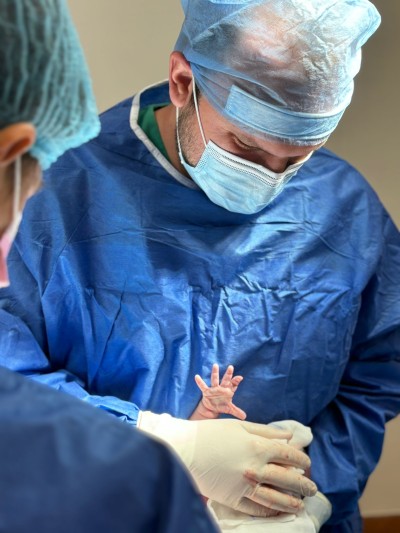 OBSTETRICĂ-GINECOLOGIE - Pacientă operată de 2 endometrioame voluminoase în timpul nașterii: „Dr. LUNCAN MIHAI e ca un membru al familiei mele!”