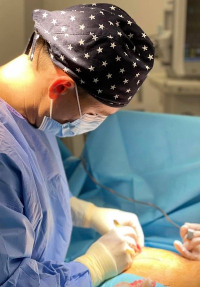 CHIRURGIE PLASTICĂ, MICROCHIRURGIE RECONSTRUCTIVĂ: Ce trebuie să știe o pacientă înainte de o augmentare mamară?