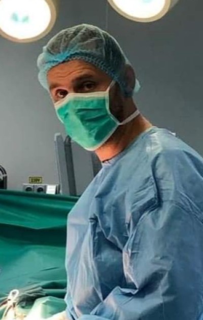 CHIRURGIE ORTOPDEDICĂ ROBOTICĂ: Pacient – „m-am operat în afara țării, dar rezultatul final și perioada postoperatorie au fost mult mai dificile decât aici, unde, după două săptămâni de la externare, mă simt extraordinar”