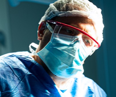 NOU! ORTOPEDIE-TRAUMATOLOGIE: abordul anterior minim-invaziv asistat de portal în protezarea totală a șoldului