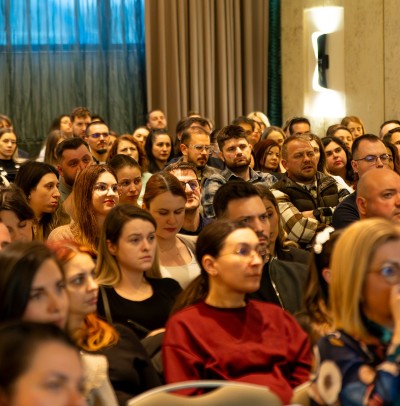 OBSTETRICĂ-GINECOLOGIE: Peste 100 de viitori părinți, prezenți la eventul "Fă din nașterea ta o poveste!”