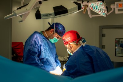 COMUNICAT DE PRESĂ: Expertiza de la Oradea atrage specialiști internaționali în chirurgia tumorilor osoase